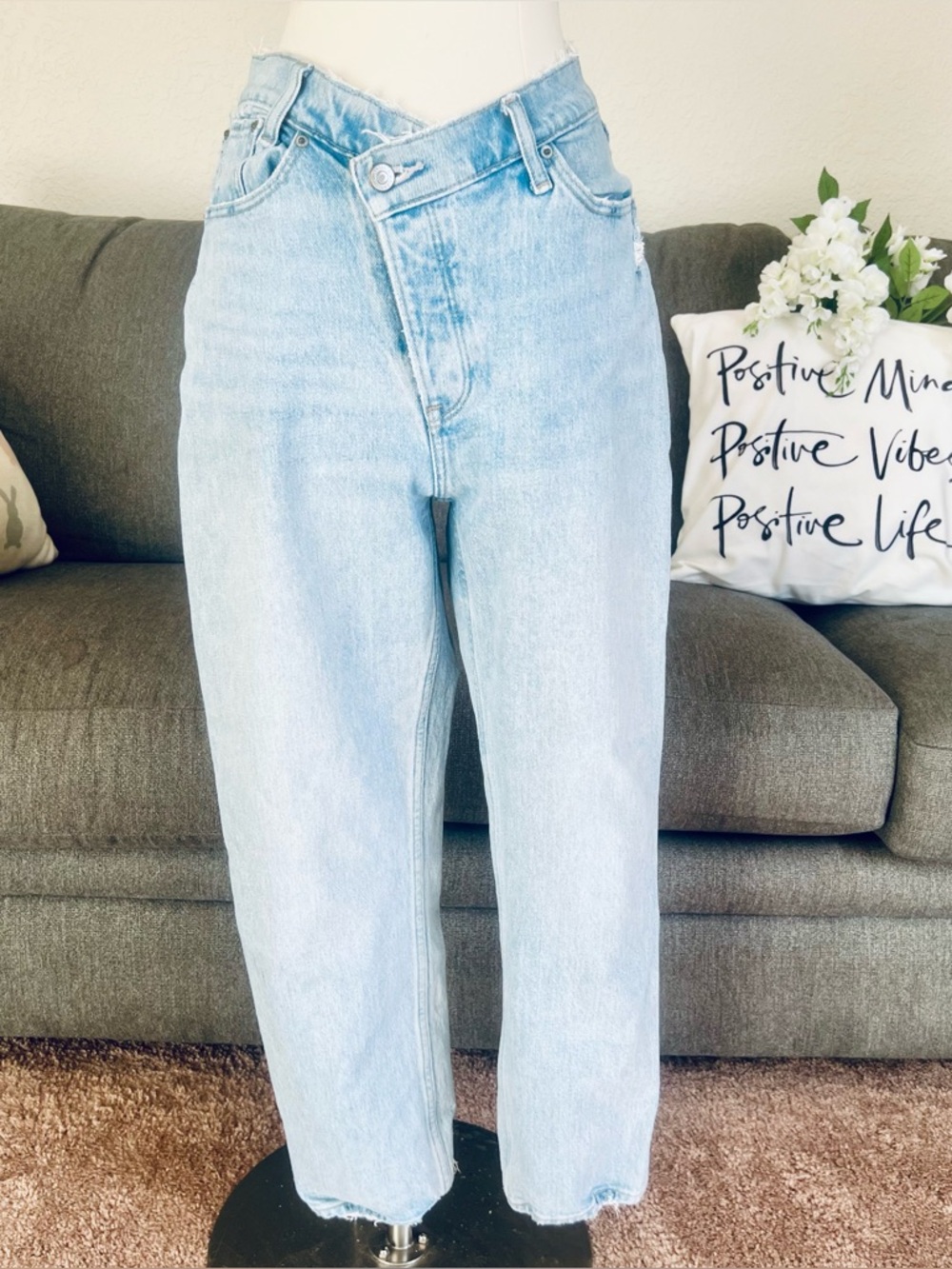 A&F Dad High Rise V-Waist Jeans